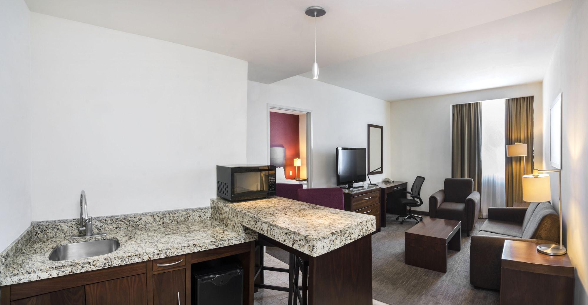 Hilton Garden Inn Керетаро Экстерьер фото
