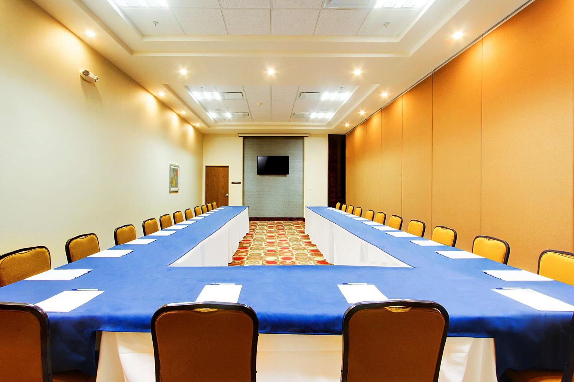 Hilton Garden Inn Керетаро Экстерьер фото