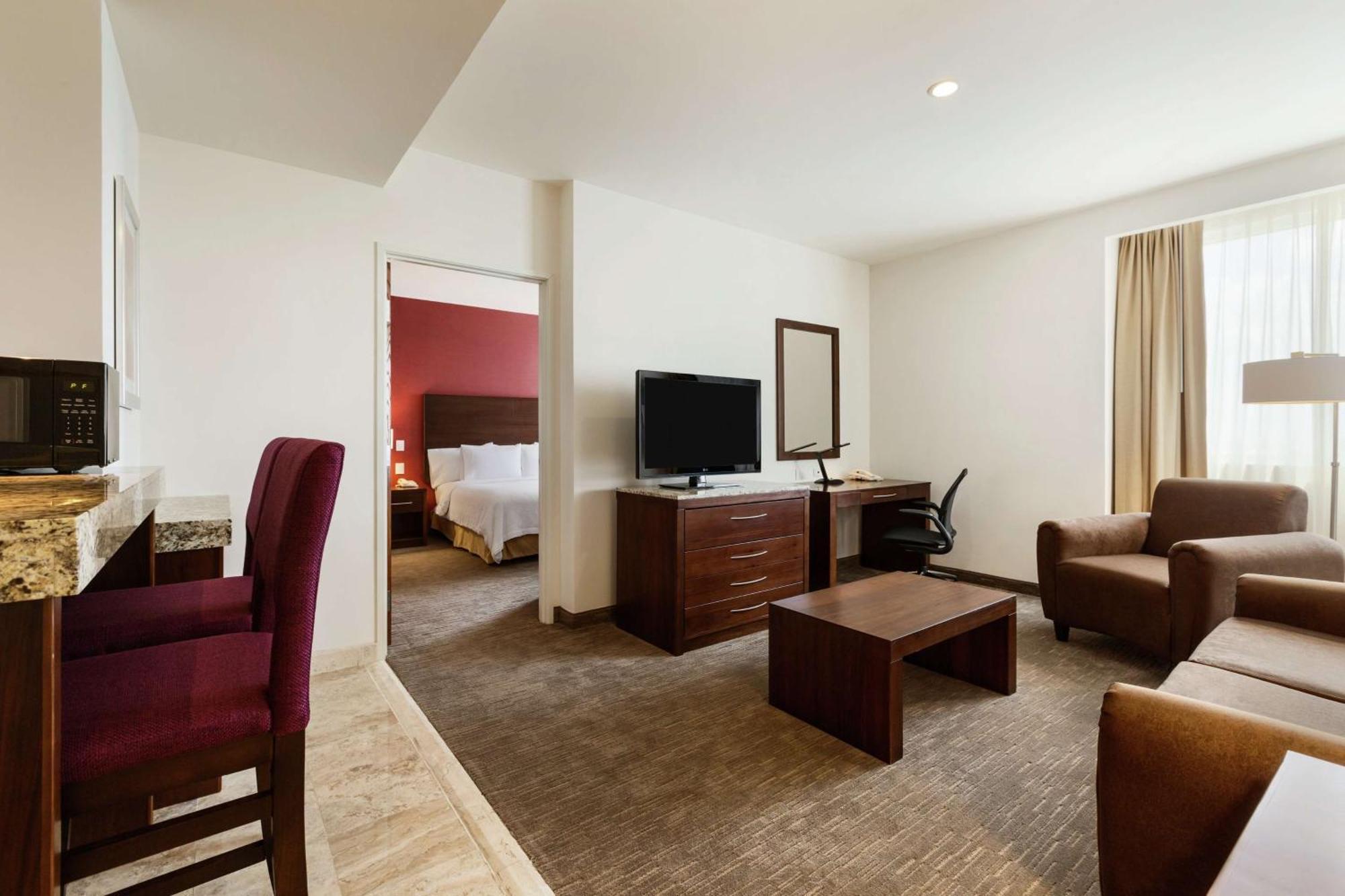 Hilton Garden Inn Керетаро Экстерьер фото